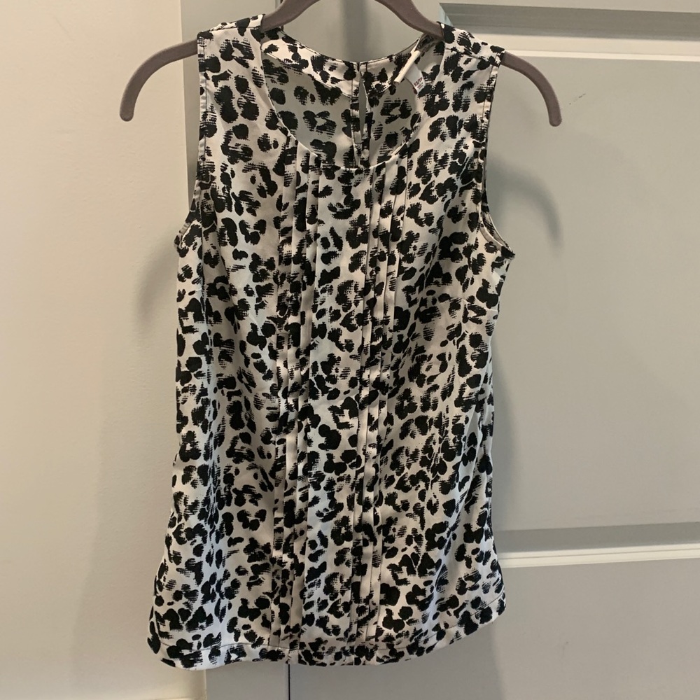 MERONA - black & white sleeveless blouse, size XS, in perfect condition